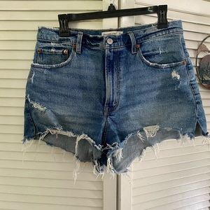 Abercrombie Curve Love High Rise 90s Cutoff Shorts. Size 30.